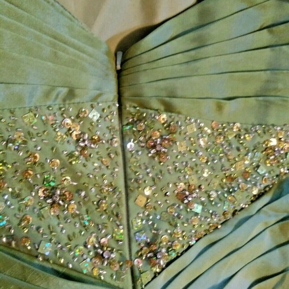 Tiffany Designs Christmas dress Embellished - Picture 10 of 12